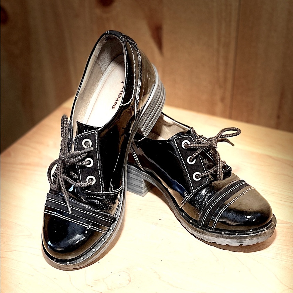 Dromedaris size 38 black patent leather lace up heels